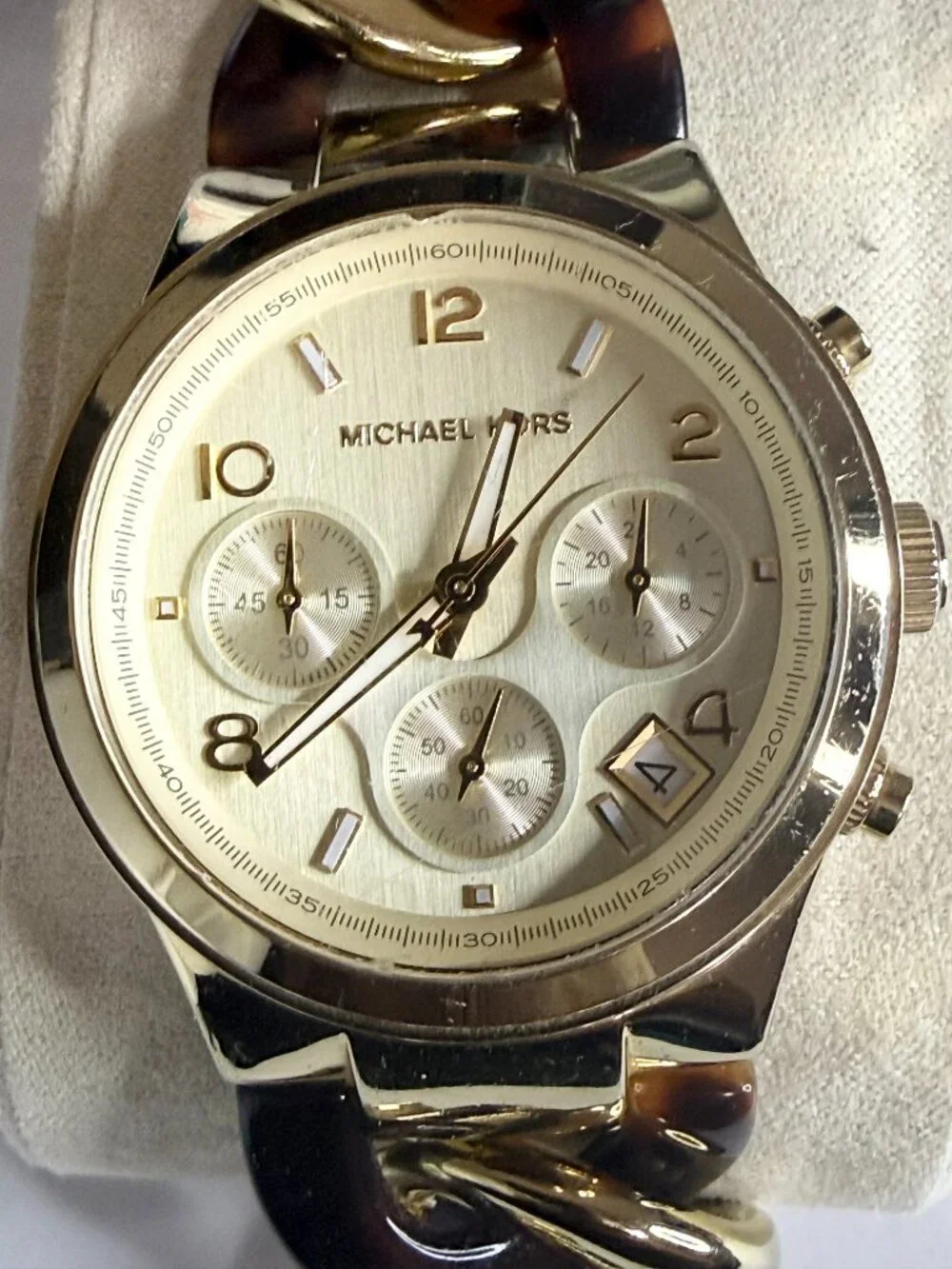 Michael Kors Runway Watch MK-4222 Womens Petite Wrist 38mm Chronograph Chain